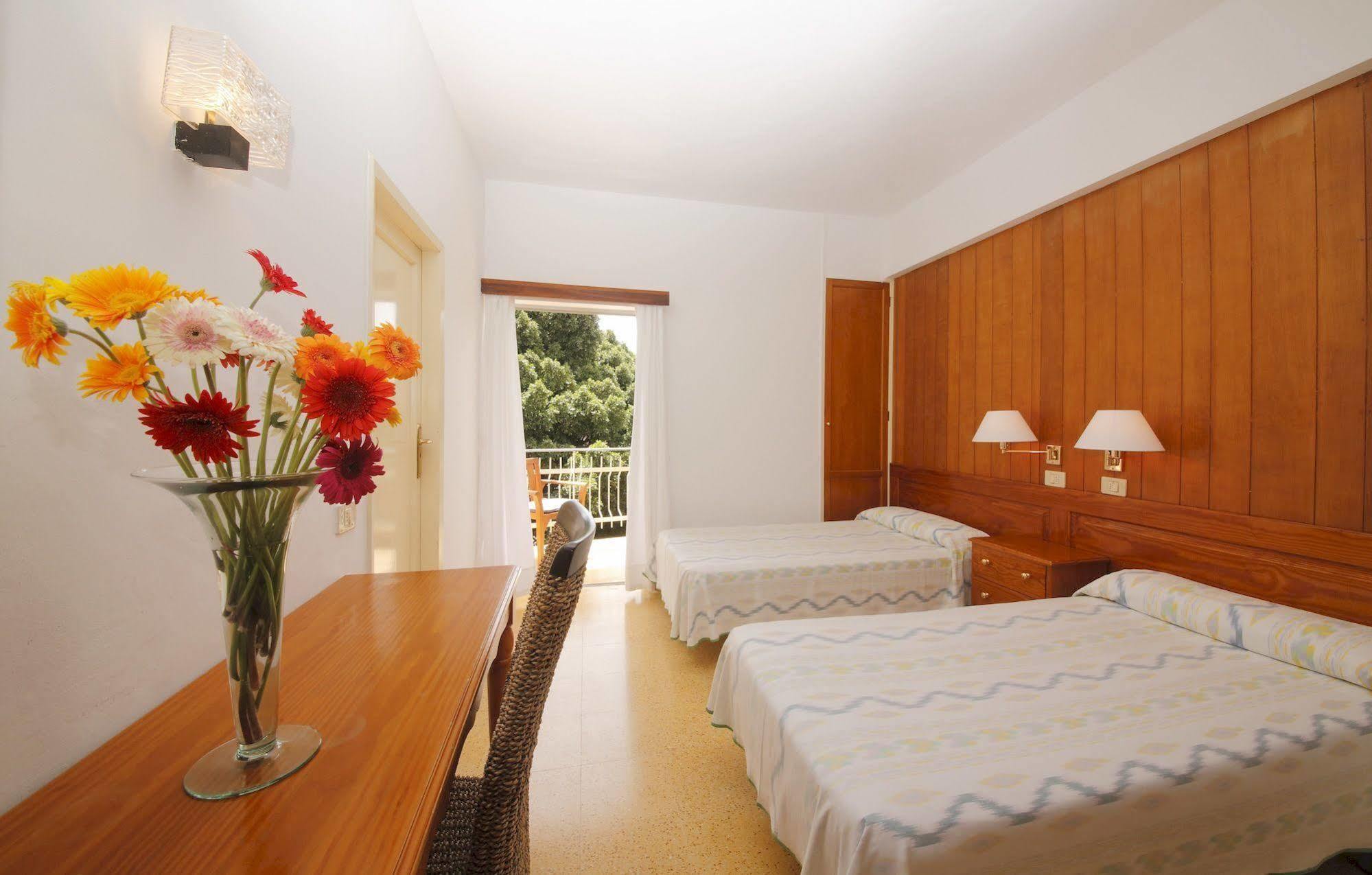 Hotel Eden Los Llanos De Aridane Bagian luar foto